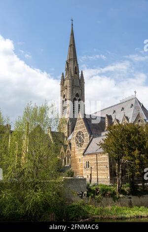 St John's RC Church, River Avon, Bath, Somerset, Inghilterra, REGNO UNITO Foto Stock