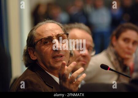 FRANCO BATTIATO ALL'UNIVERSITÀ IULM (MILANO - 2005-11-17, Letizia Mantero) ps la foto può essere utilizzata nel rispetto del contesto in cui è stata scattata, e senza l'intento diffamatorio del decoro delle persone rappresentate Foto Stock