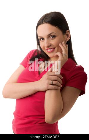 Bella giovane donna in camicia rossa o rosa isolato sopra sfondo bianco Foto Stock