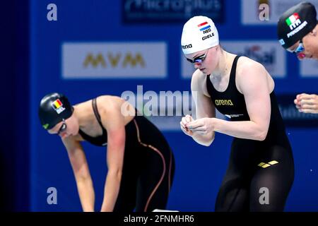 Budapest, Ungheria. 18 maggio 2021. BUDAPEST, UNGHERIA - MAGGIO 18: Tessa Giele dei Paesi Bassi in gara al backstroke femminile di 50 m preliminare durante il LEN European Aquatics Championships Nuoto alla Duna Arena il 18 maggio 2021 a Budapest, Ungheria (Foto di Marcel ter Bals/Orange Pictures) Credit: Orange Pics BV/Alamy Live News Credit: Orange Pics BV/Alamy Live News Foto Stock