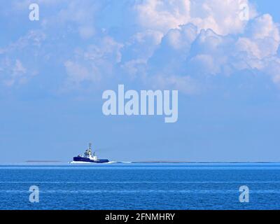 Sheerness, Kent, Regno Unito. 18 maggio 2021. Regno Unito Meteo: Una mattina soleggiata a Sheerness, Kent. Credit: James Bell/Alamy Live News Foto Stock