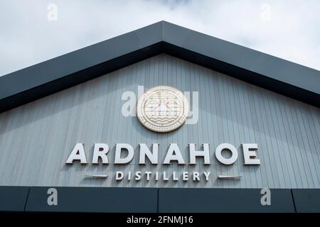 La nuova distilleria Ardnahoe sulla costa settentrionale di Islay, Scozia. Foto Stock