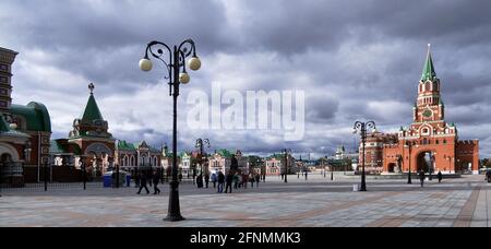 Russia; Europa; .Yoshkar-Ola, la capitale della Repubblica di Mari El, la caratteristica principale del centro della città è l'abbondanza di copie di archite famoso Foto Stock