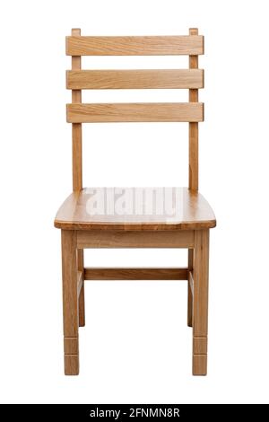 Moderna sedia in legno isolata su sfondo bianco, vista frontale. Sedia classica in legno con schienale. Foto Stock