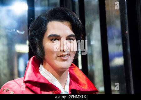 Parigi, Francia. 18 maggio 2021. Cantante Elvis Presley nuova scultura in cera al museo delle cere Grevin il 18 maggio 2021 a Parigi, Francia. Foto di Nasser Berzane/ABACAPRESS.COM Credit: Abaca Press/Alamy Live News Foto Stock