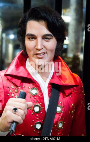 Parigi, Francia. 18 maggio 2021. Cantante Elvis Presley nuova scultura in cera al museo delle cere Grevin il 18 maggio 2021 a Parigi, Francia. Foto di Nasser Berzane/ABACAPRESS.COM Credit: Abaca Press/Alamy Live News Foto Stock