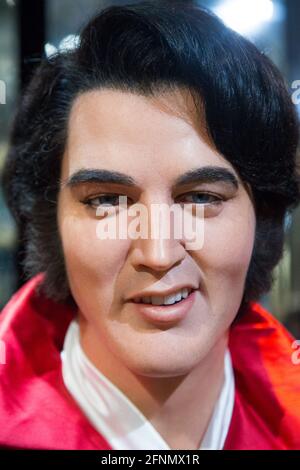 Parigi, Francia. 18 maggio 2021. Cantante Elvis Presley nuova scultura in cera al museo delle cere Grevin il 18 maggio 2021 a Parigi, Francia. Foto di Nasser Berzane/ABACAPRESS.COM Credit: Abaca Press/Alamy Live News Foto Stock