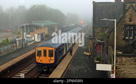 CW 7609 769434 2K81 appena arrivato a Burscough Bridge 17.5.2021 Dopo lunghi ritardi, i "nuovi" treni flexi del Nord sono entrati in passeggeri servica di trasporto Foto Stock