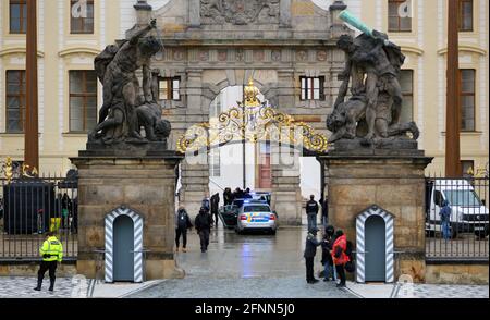 Riprese di Amazon TV Series Jack Ryan ('American James Bond') nel Castello di Praga, Repubblica Ceca, 13 maggio 2021. (Foto CTK/Milos Ruml) Foto Stock