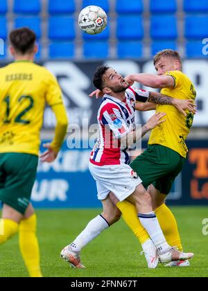 TILBURG, PAESI BASSI - MAGGIO 16: *Zian Flemming* di Fortuna Sittard, Pol Llonch di Willem II durante la partita Eredivisie 2020-2021 tra Willem II e. Foto Stock