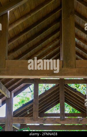 Primo piano della cupola di un edificio cinese in legno Foto Stock