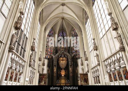 VIENNA, AUSTRIA - 7 SETTEMBRE 2011: Vista interna della chiesa di Maria am Gestade a Vienna. Famosa chiesa gotica fu consacrata nel 1414 ed è una di ol Foto Stock