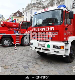 VIENNA, AUSTRIA - 8 SETTEMBRE 2011: Veicoli antincendio a Vienna. Dal 9 al 11 settembre 2011 si è svolto a VI il Feuerwehrfest (Festival dei Vigili del fuoco) Foto Stock