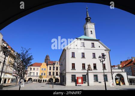 GLIWICE, POLONIA - 11 MAGGIO 2021: Piazza della città Rynek nella città di Gliwice in Polonia, una delle più grandi città dell'area metropolitana dell'alta Slesia. Foto Stock