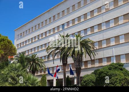 SPALATO, CROAZIA - 20 LUGLIO 2019: Edificio del municipio (Banovina) a Spalato, una delle principali città della regione dalmata della Croazia. Foto Stock