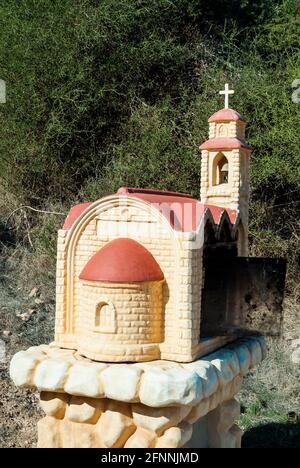 Santuario su un percorso per i Bagni di Afrodite, la penisola di Akamas, Cipro Foto Stock