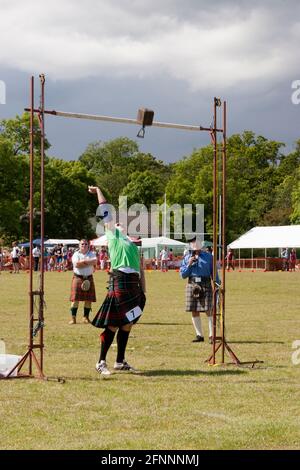 Peso sopra il Bar a Helensburgh e Lomond Highland Games Foto Stock