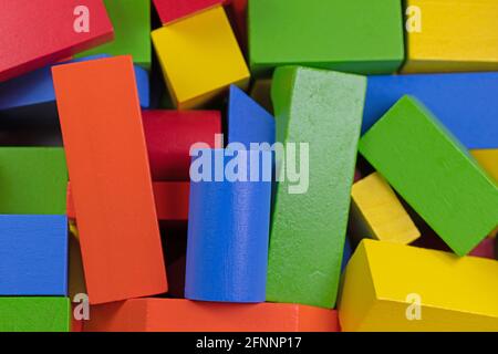 Molti blocchi di legno colorati Foto Stock