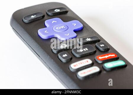 Primo piano di un telecomando TV Roku Foto Stock