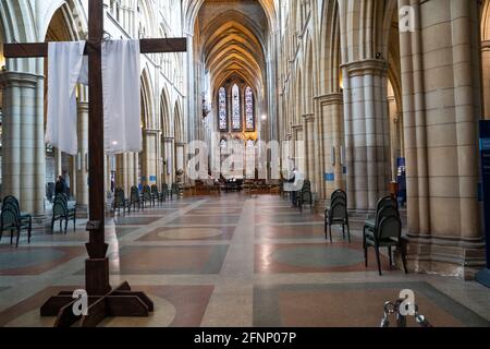 Truro, Regno Unito. 18 maggio 2021, era stranamente tranquillo nella Cattedrale di Truro, Cornovaglia. La previsione è per 14C con intervalli di sole e una brezza gentile.Credit: Keith Larby/Alamy Live News Foto Stock