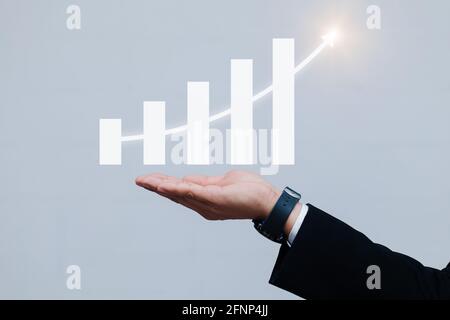 concetto di sviluppo aziendale per raggiungere il successo e la crescita in crescita, Foto Stock