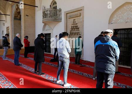 Preghiera nella moschea di Gazi-Husrev-Bey, Sarajevo Foto Stock