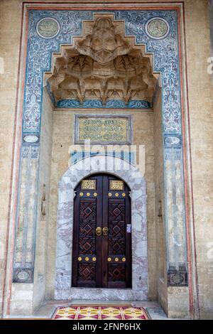 Porta della moschea Gazi-Husrev-Bey, Sarajevo Foto Stock