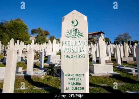 Cimitero commemorativo dei martiri Kovaci a Stari Grad, Sarajevo, il cimitero principale per i soldati dell'esercito bosniaco uccisi durante l'aggressione Foto Stock