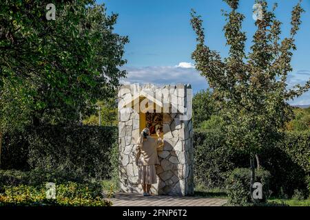 Stazioni della Croce nel santuario di Medjugorge, Bosnia-Erzegovina. Pellegrino Foto Stock