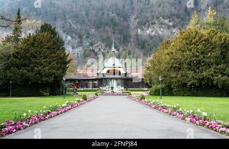 Interlaken, Svizzera - 19 aprile 2021: Sentiero per il casinò Foto Stock