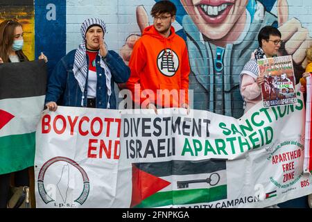 Belfast, Regno Unito. 18 maggio 2021: I manifestanti hanno partecipato ad un raduno a sostegno del popolo palestinese Foto Stock