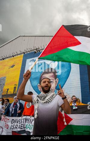 Belfast, Regno Unito. 18 maggio 2021: I manifestanti hanno partecipato ad un raduno a sostegno del popolo palestinese Foto Stock