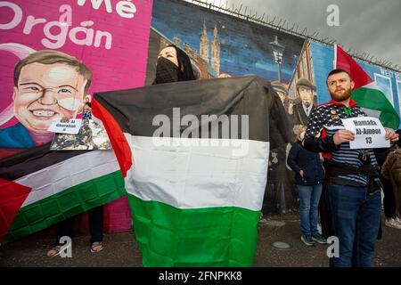 Belfast, Regno Unito. 18 maggio 2021: I manifestanti hanno partecipato ad un raduno a sostegno del popolo palestinese Foto Stock