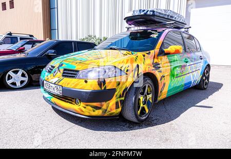 Samara, Russia - 15 maggio 2021: Colorato Renault Megane veicolo alla strada della città Foto Stock