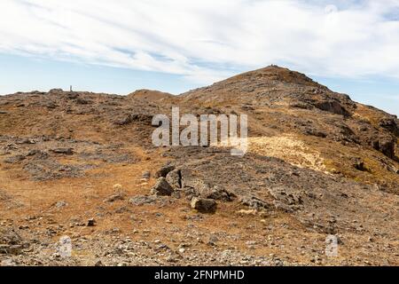 Guardando verso la cima marziana di Arenig Fawr, una delle tante montagne che si trovano nel Parco Nazionale di Snowdonia, Galles Foto Stock