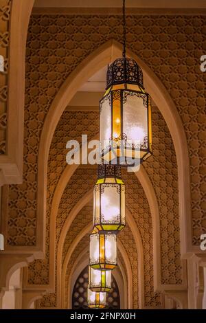 Lampade nel Souk al Bahar a Dubai, Emirati Arabi Uniti Foto Stock