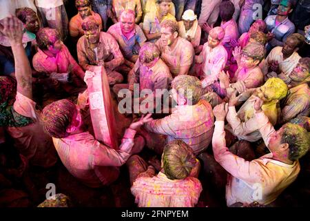 Lathmar Holi Barsana Nandgaon Vrindavan Festival dei colori in tutta l'India Foto Stock