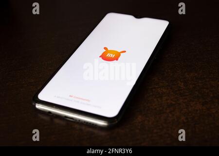 BIELORUSSIA, NOVOPOLOTSK -16 MAGGIO 2021: App Xiaomi per telefono da vicino Foto Stock