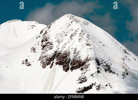 Crested Butte, Colorado, Stati Uniti. 18 maggio 2021. La neve percorre il Mineral Peak nella West Elk Range vicino a Crested Butte, Colorado. Credit: csm/Alamy Live News Foto Stock