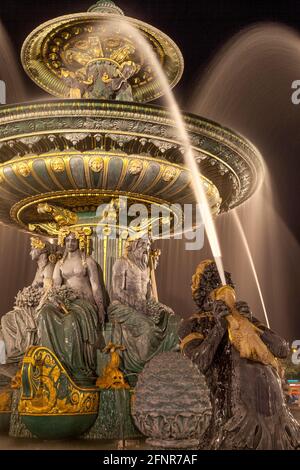 Fontaine des Fleuves - Fontana dei fiumi a Place de la Concorde, Parigi, Francia Foto Stock