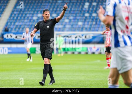 HEERENVEEN, OLANDA - MAGGIO 16: Arbitro Jeroen Manschot durante la partita olandese di Eredivisie tra SC Heerenveen e Sparta Rotterdam ad Abe Lenza Foto Stock