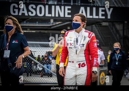 Indianapolis, Stati Uniti. 18 maggio 2021. Simona DeSilvestro torna nell'area garage dopo aver praticato la 2021 Indianapolis 500 martedì 18 maggio 2021 a Indianapolis, Indiana. Foto di Edwin Locke/UPI Credit: UPI/Alamy Live News Foto Stock