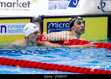 BUDAPEST, UNGHERIA - MAGGIO 17: Danas Rapsys di Lituania, Marco De Tullio d'Italia in gara al Men 400m Freestyle preliminare durante la LEN europea Foto Stock