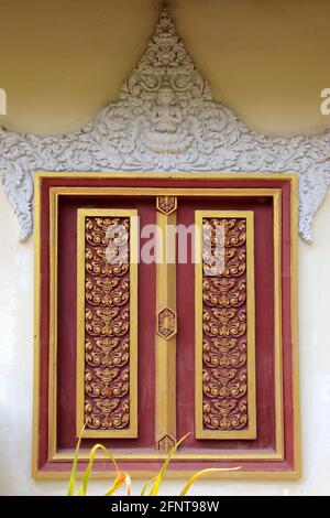 Finestra decorativa del complesso del Palazzo reale a Phnom Penh Cambogia Foto Stock