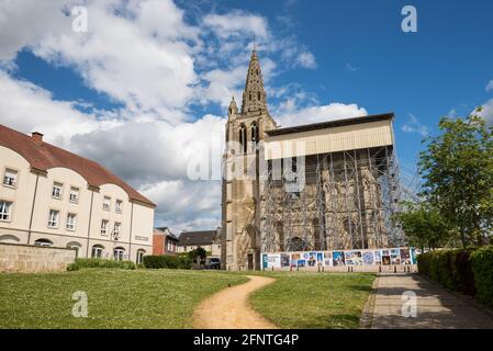 La chiesa collegiata di San Tommaso di Canterbury dal 12 ° secolo, in attesa di restauro dopo un crollo parziale della sua volta nel giugno 2019. Foto Stock