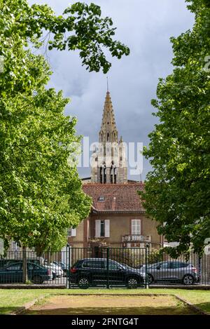 La chiesa collegiata di San Tommaso di Canterbury dal 12 ° secolo, in attesa di restauro dopo un crollo parziale della sua volta nel giugno 2019. Foto Stock