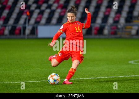 Newport, Galles. 22 ottobre 2020. Hayley Ladd of Wales Donne in azione durante il Campionato europeo delle Donne UEFA 2020 Qualifying Group C match tra Galles e Faroe Islands Donne alla Rodney Parade di Newport, Galles, UK il 22 ottobre 2020. Credito: Duncan Thomas/Majestic Media. Foto Stock