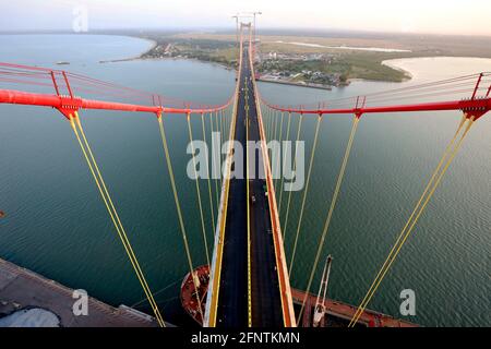 Nairobi. 10 maggio 2018. File foto scattata il 10 maggio 2018 mostra la vista aerea del ponte di Maputo costruito in Cina a Maputo, Mozambico. Credit: Wang Teng/Xinhua/Alamy Live News Foto Stock