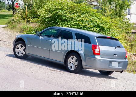 2005 carro da stazione Dodge Magnum SXT in Canada con vista angolare posteriore Foto Stock