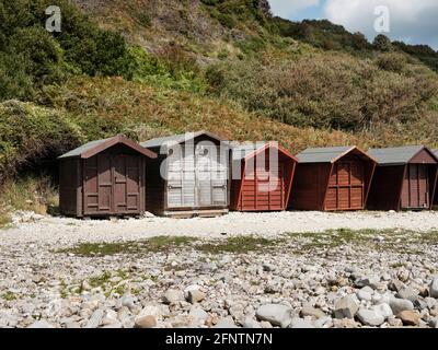 Capanne sulla spiaggia di Monmouth Beach, Lyme Regis, Dorset, Regno Unito, 2019. Foto Stock